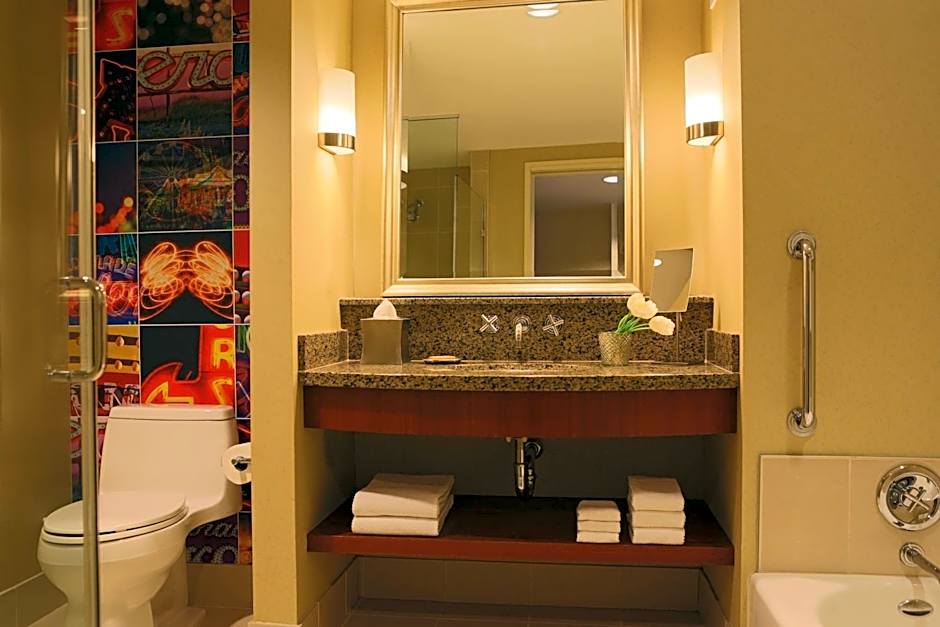 Renaissance by Marriott Las Vegas Hotel
