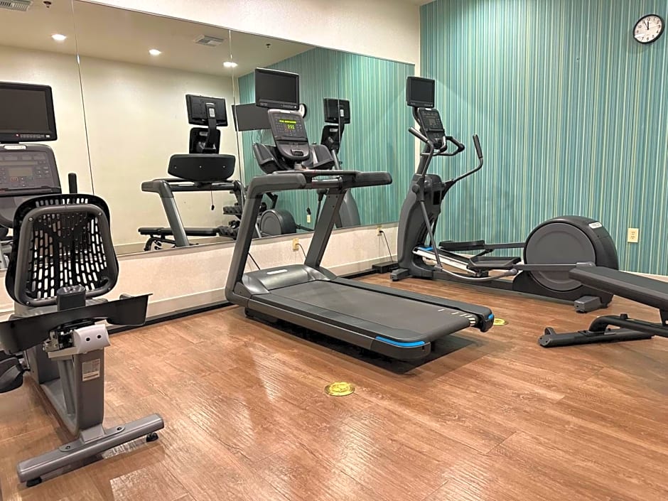 Holiday Inn Express Hotel & Suites Ennis By IHG