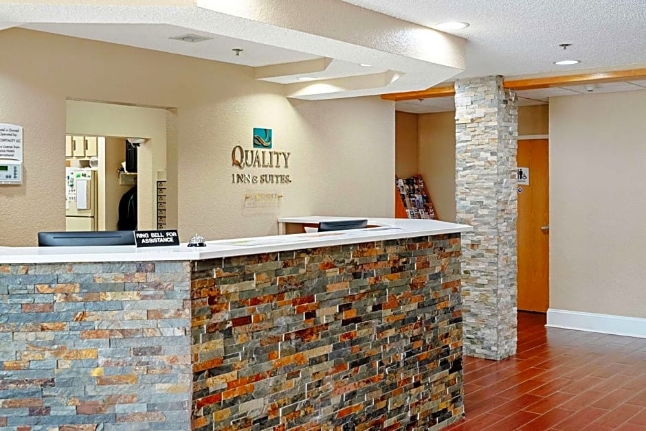 Quality Inn & Suites Robbinsville