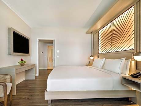 King Residence Suite with Kitchenette