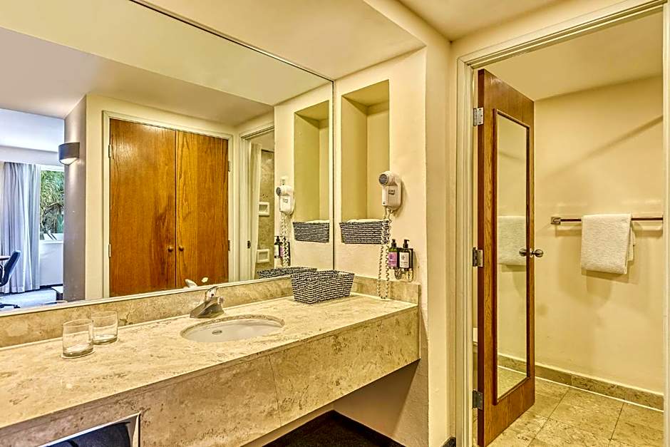 Fiesta Inn Express San Luis Potosí Oriente