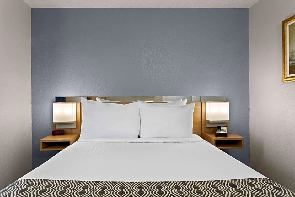Microtel Inn and Suites - Zephyrhills