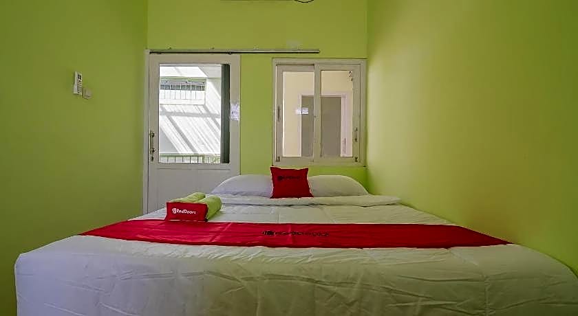 RedDoorz Syariah near Museum Wisma Karya Subang