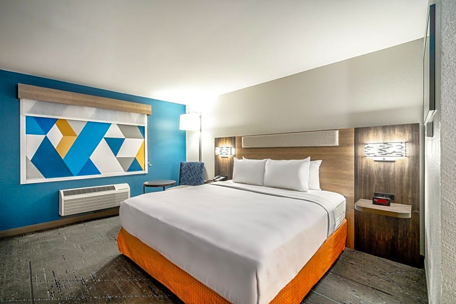 Holiday Inn Express & Suites Phoenix - Mesa West, an IHG Hotel