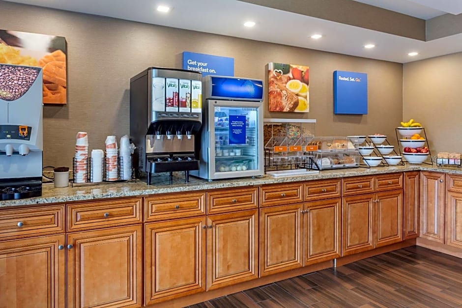 Comfort Inn & Suites Rochelle - DeKalb