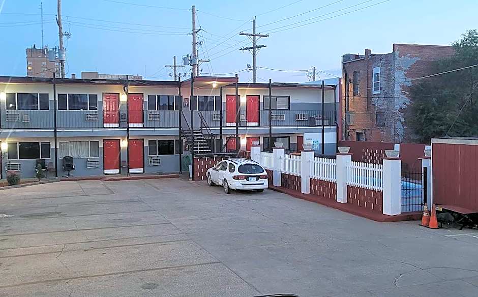 Sky-Palace Inn & Suites Hutchinson