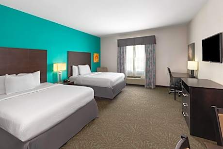 Queen Efficiency Room with Mobility Access and Roll-In Shower, Non-Smoking