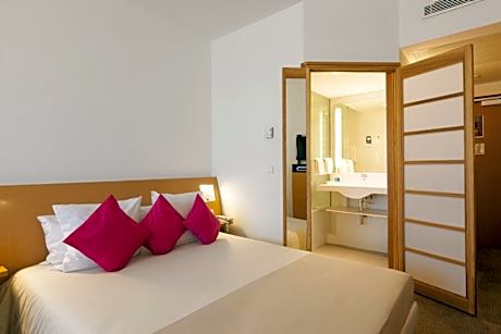 Superior Room With 2 Single Beds And Sofa
