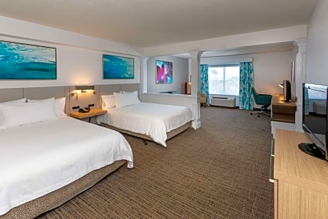 2 QUEEN BEDS JUNIOR SUITE LIVING AREA-COMP WIFI- HDTV W/HIDEF CHANNELS REFRIGERATOR-MICROWAVE- POD COFFEE BREWER