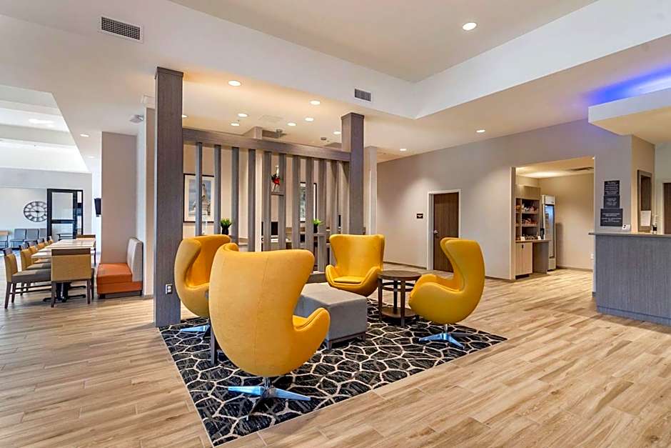 Comfort Suites Grandview - Kansas City