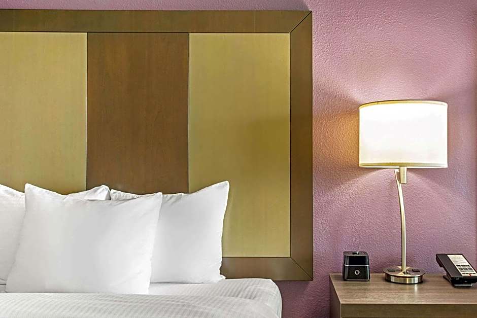 La Quinta Inn & Suites by Wyndham Hopkinsville