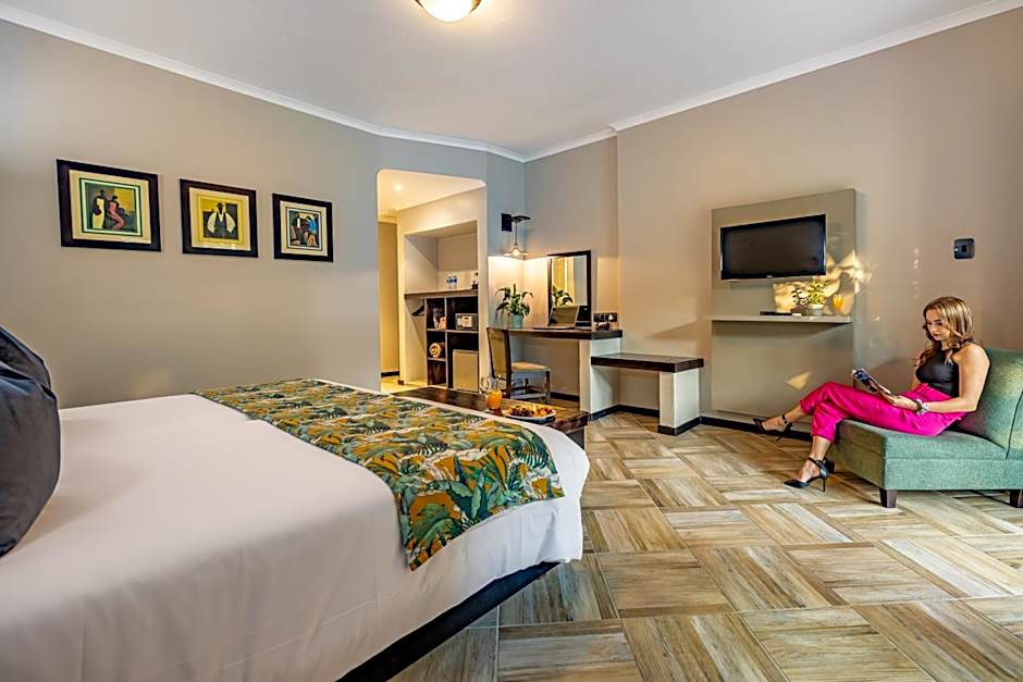 Hotel Numbi and Garden Suites