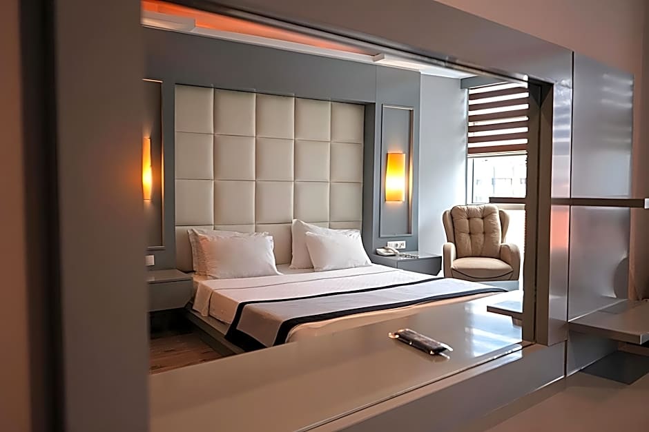 Pasaport Pier Hotel