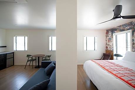 Deluxe King Suite