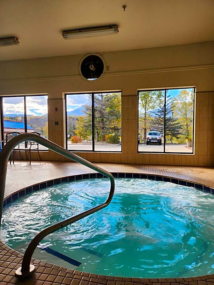 Luxury Inn & Suites