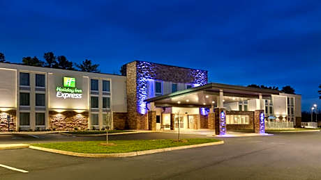 Holiday Inn Express Williamsbrg Busch Gardens Area By IHG
