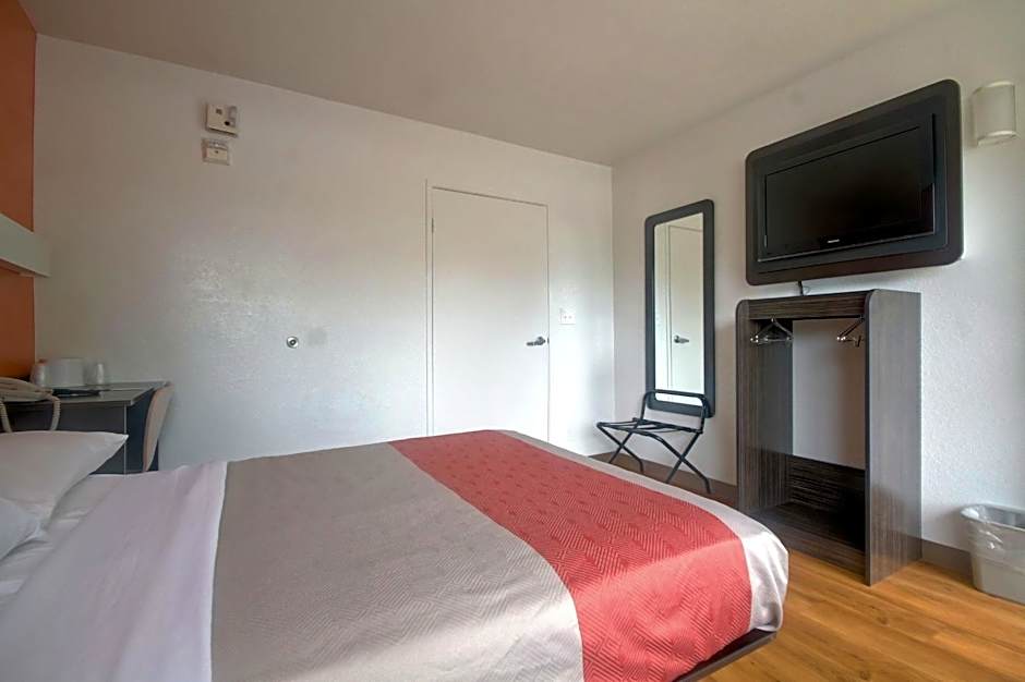 Motel 6 Dania Beach, FL
