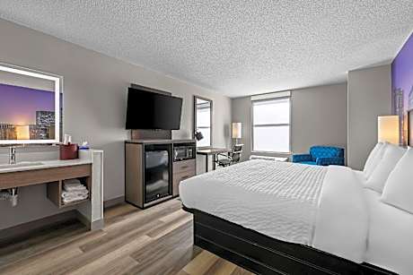 1 King Bed Nonsmoking Accessible