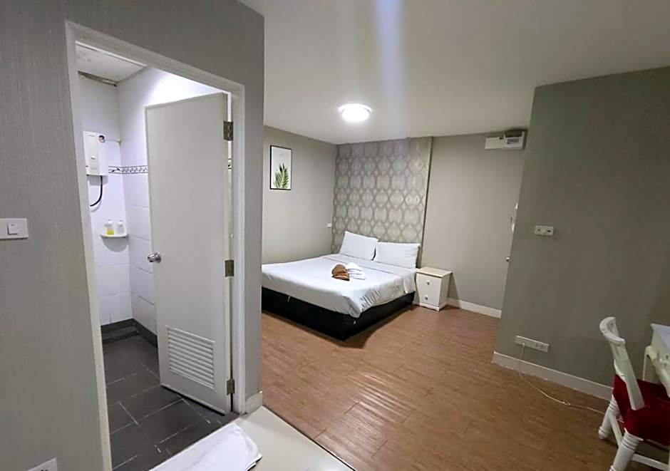 Tim Place - BTS Phra Khanong