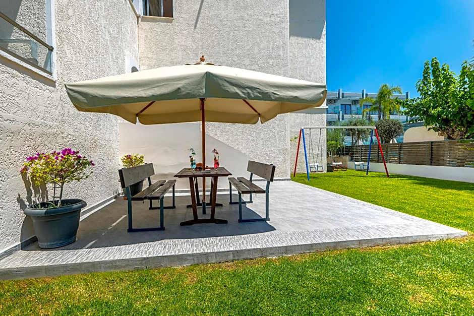 Anixis Hotel & Apartments