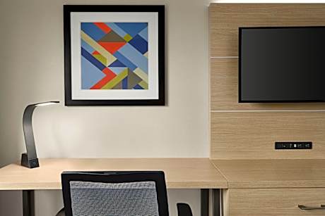 2 Queen Beds Standard Comm Access Tub