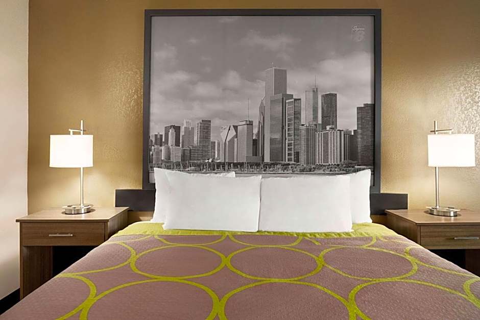 Super 8 by Wyndham Joliet I-55 N/Chicago