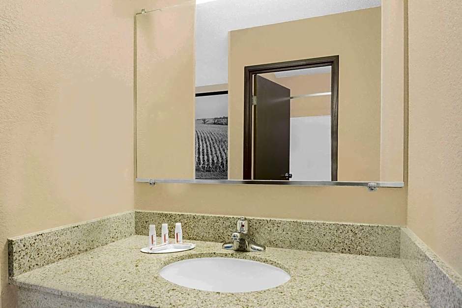 Boarders Inn & Suites by Cobblestone Hotels Waterloo