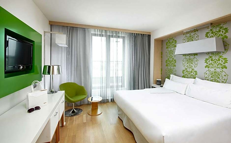 Occidental Praha Five