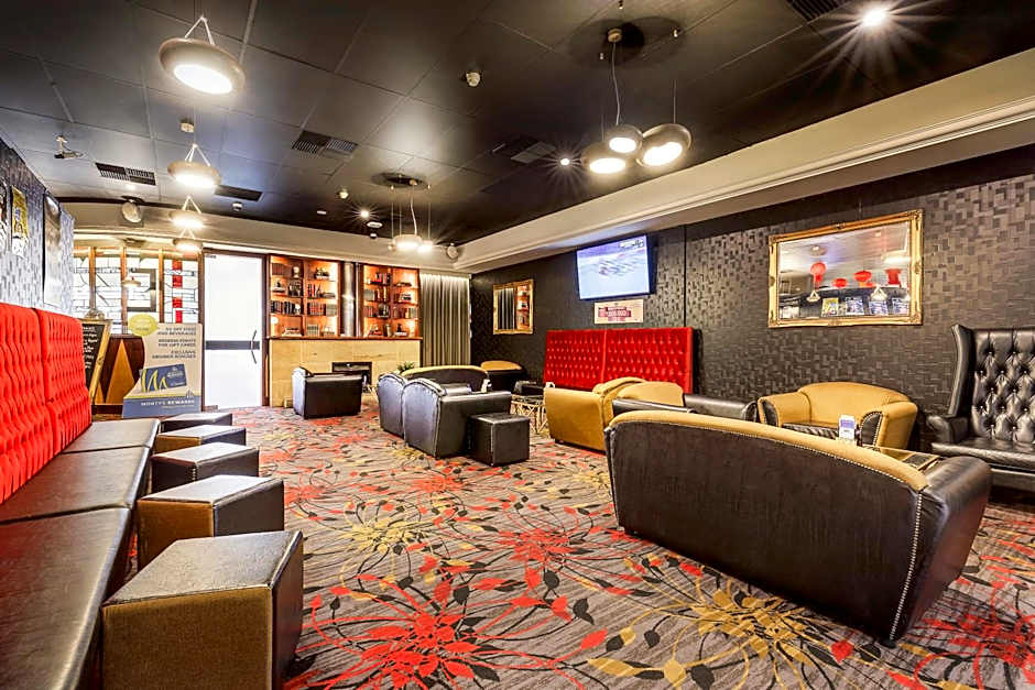 Nightcap at Findon Hotel