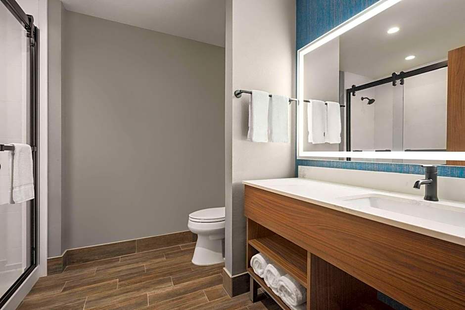 La Quinta Inn & Suites by Wyndham Del Rio