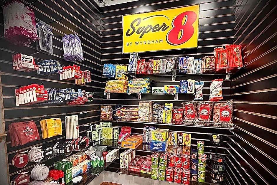 Super 8 by Wyndham Uniontown PA