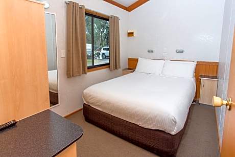 Superior 2 Bedroom Cabin - Sleeps 6