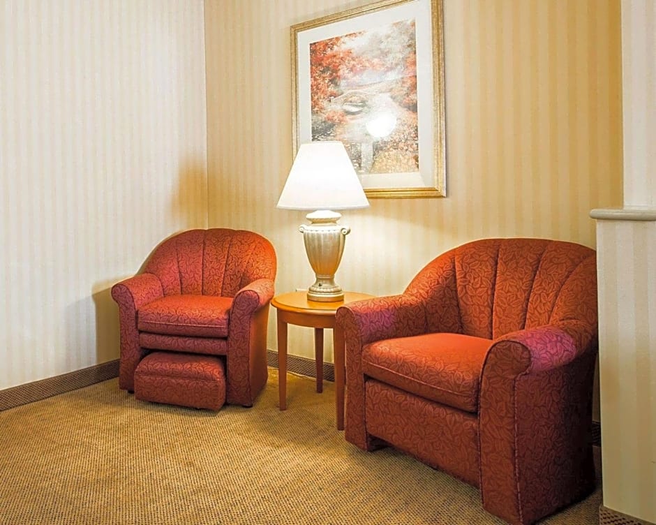 Comfort Inn & Suites Hawthorne