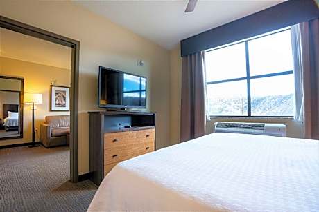 1 King Hearing Accessible Suite Non-Smoking