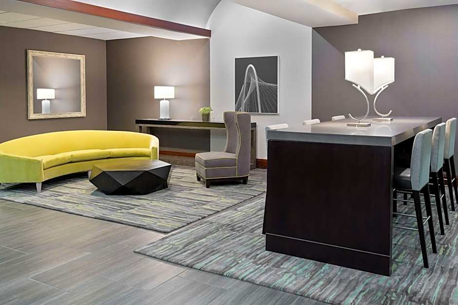 Embassy Suites By Hilton Hotel Dallas - Park Central Area