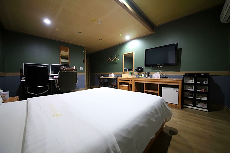 K.S Hotel