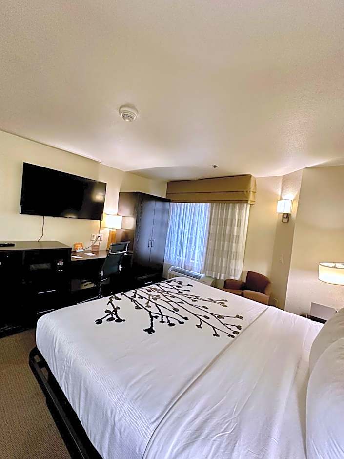 Sleep Inn And Suites Central / I-44