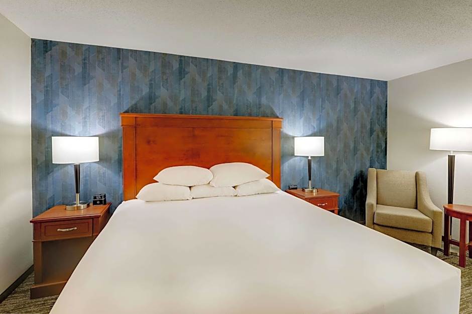 Drury Inn & Suites St. Louis St. Peters