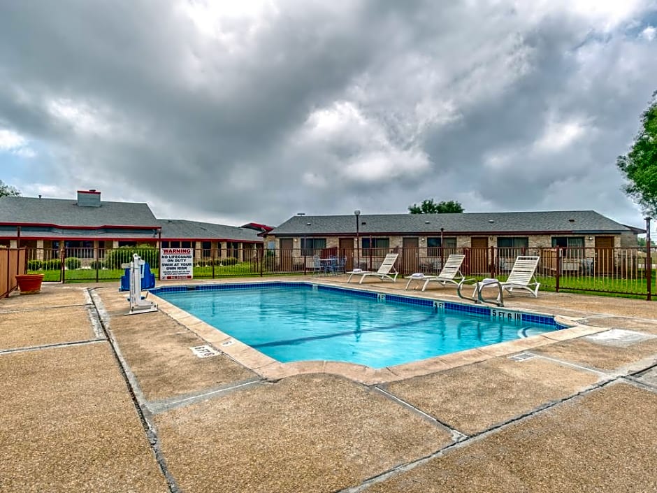 OYO Hotel Lockhart TX