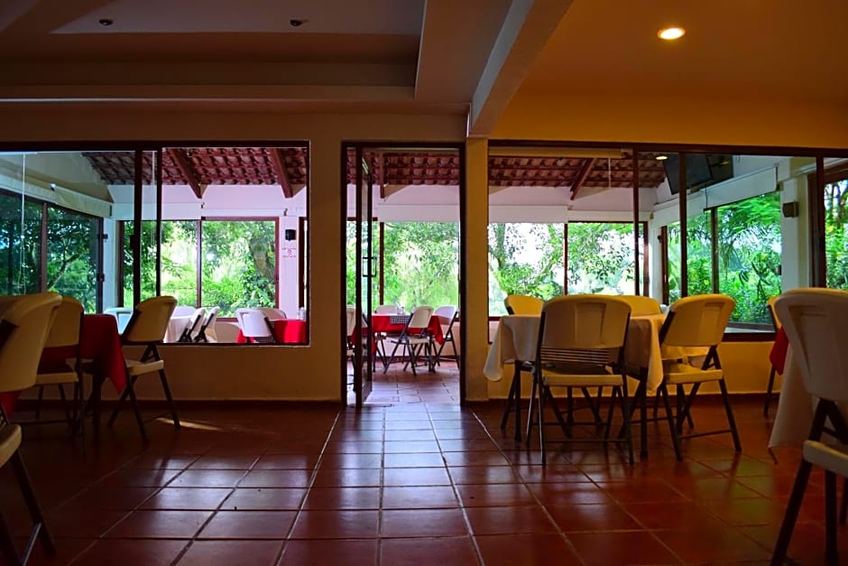 Villa Blanca Suites