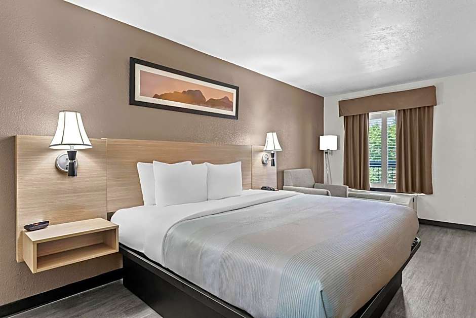 Quality Inn & Suites Sunport Airport Albuquerque