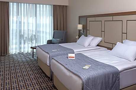 Twin Room with Two Twin Beds - City View