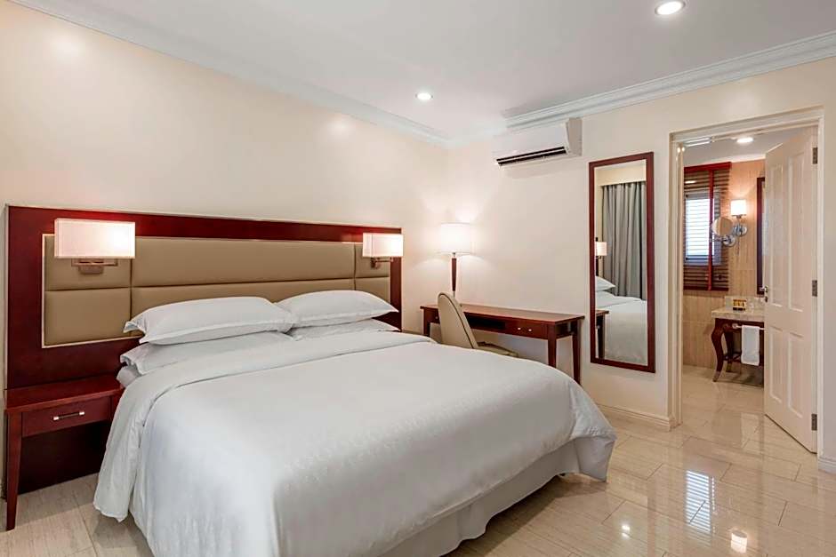 Sheraton Samoa Aggie Grey's Hotel & Bungalows