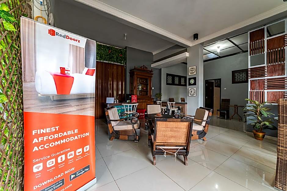 RedDoorz Syariah near RRI Malang