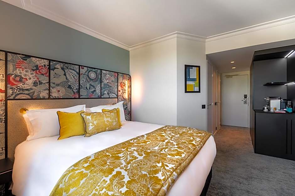 Photo 1 of 4 of Premium 1 King Bed