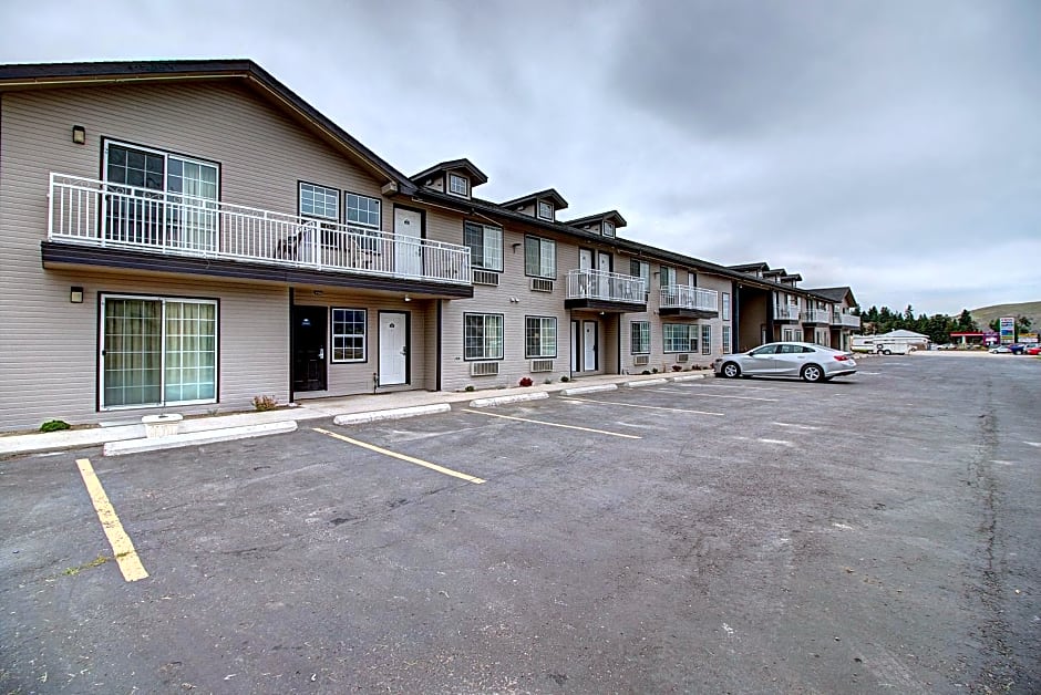 Days Inn & Suites by Wyndham Lolo
