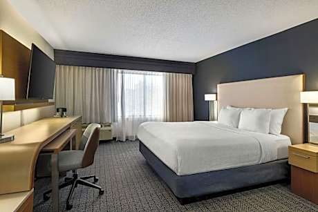 King Room with Roll-In Shower - Mobility Access/Hearing Accessible