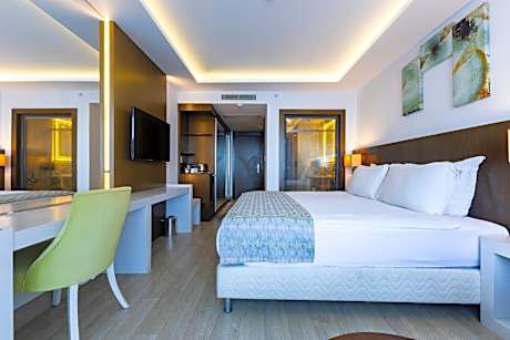 Family Room with Garden View