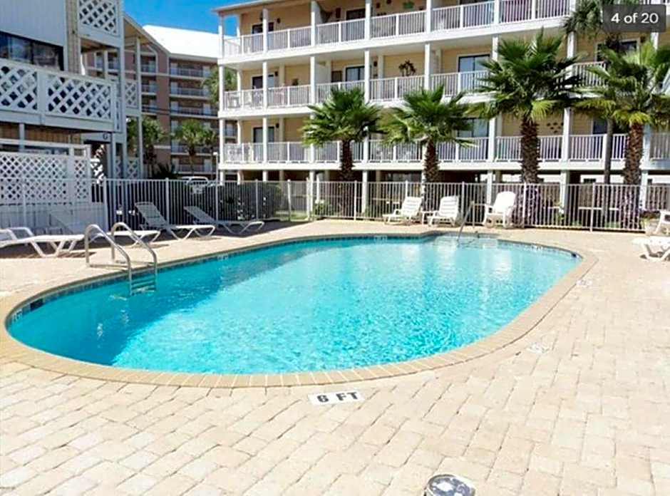 Beach Place Seconds to Beach 23