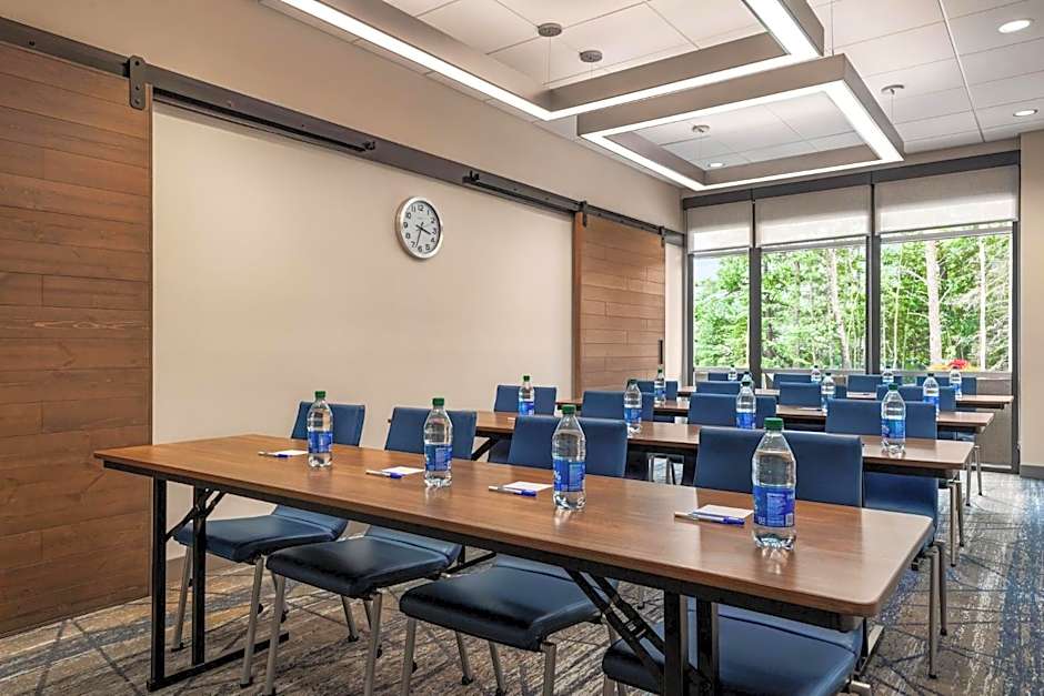 Holiday Inn Express & Suites Rhinelander By IHG